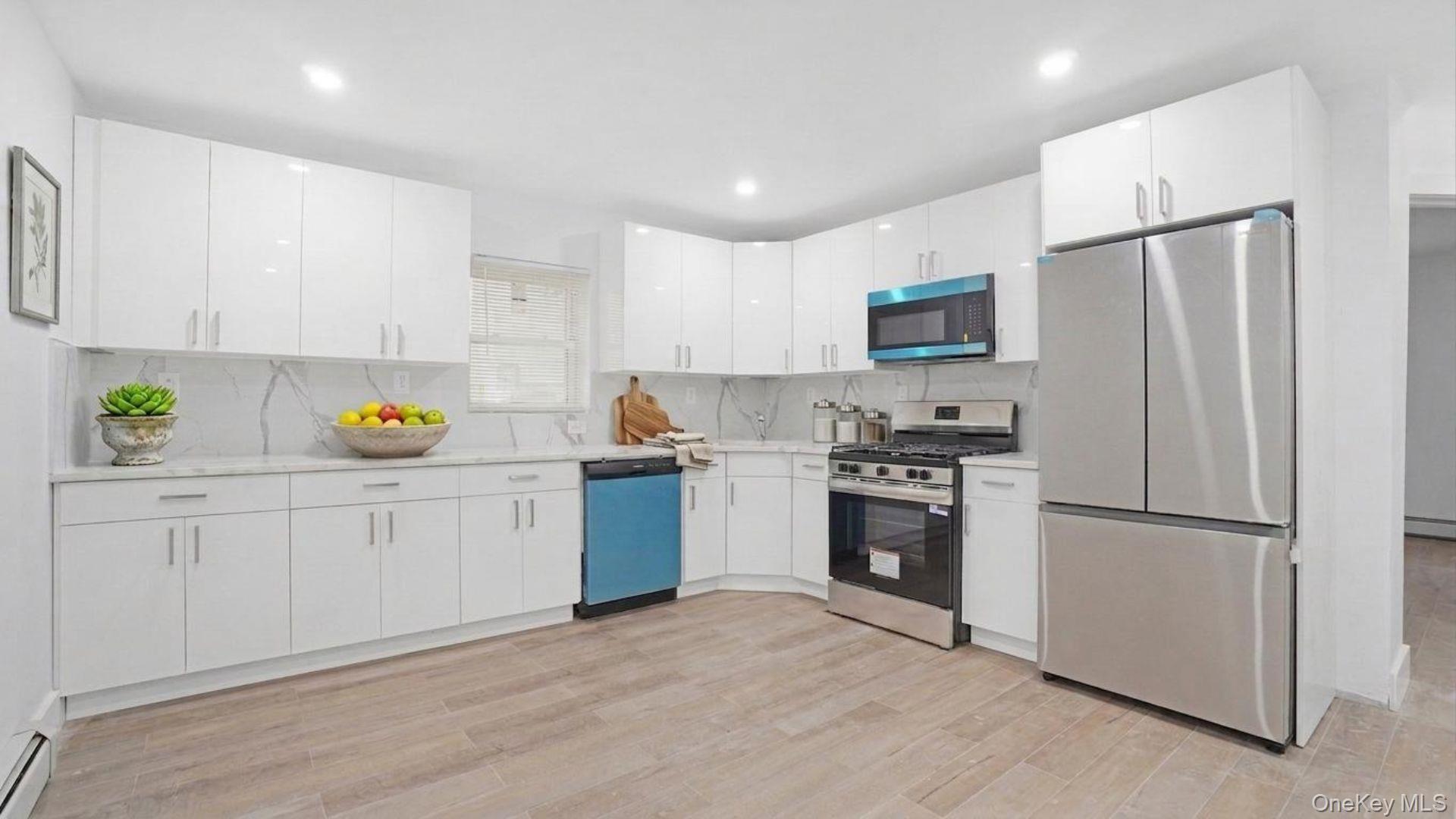 Single Family Hammersley Avenue Bronx, NY 10469, MLS-1026313-4