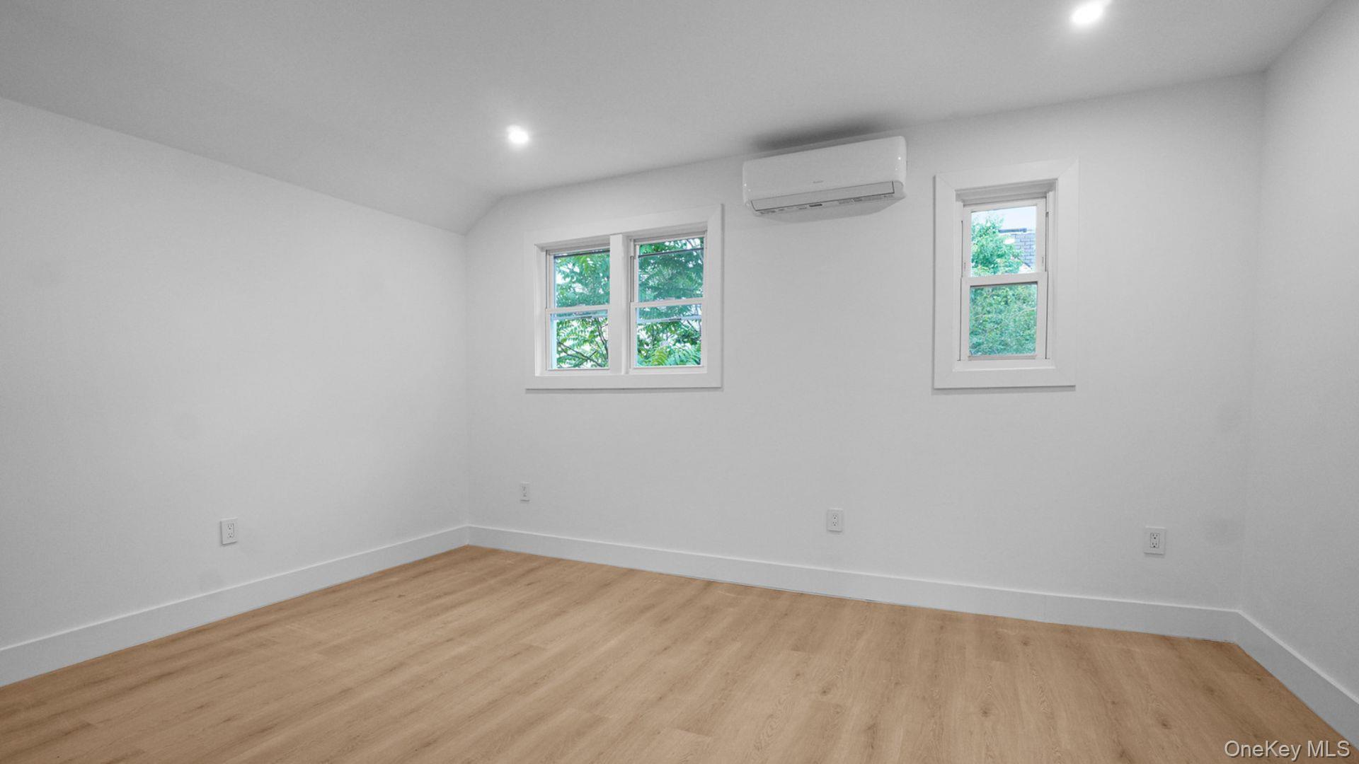 Single Family Mickle Avenue  Bronx, NY 10469, MLS-1026326-10
