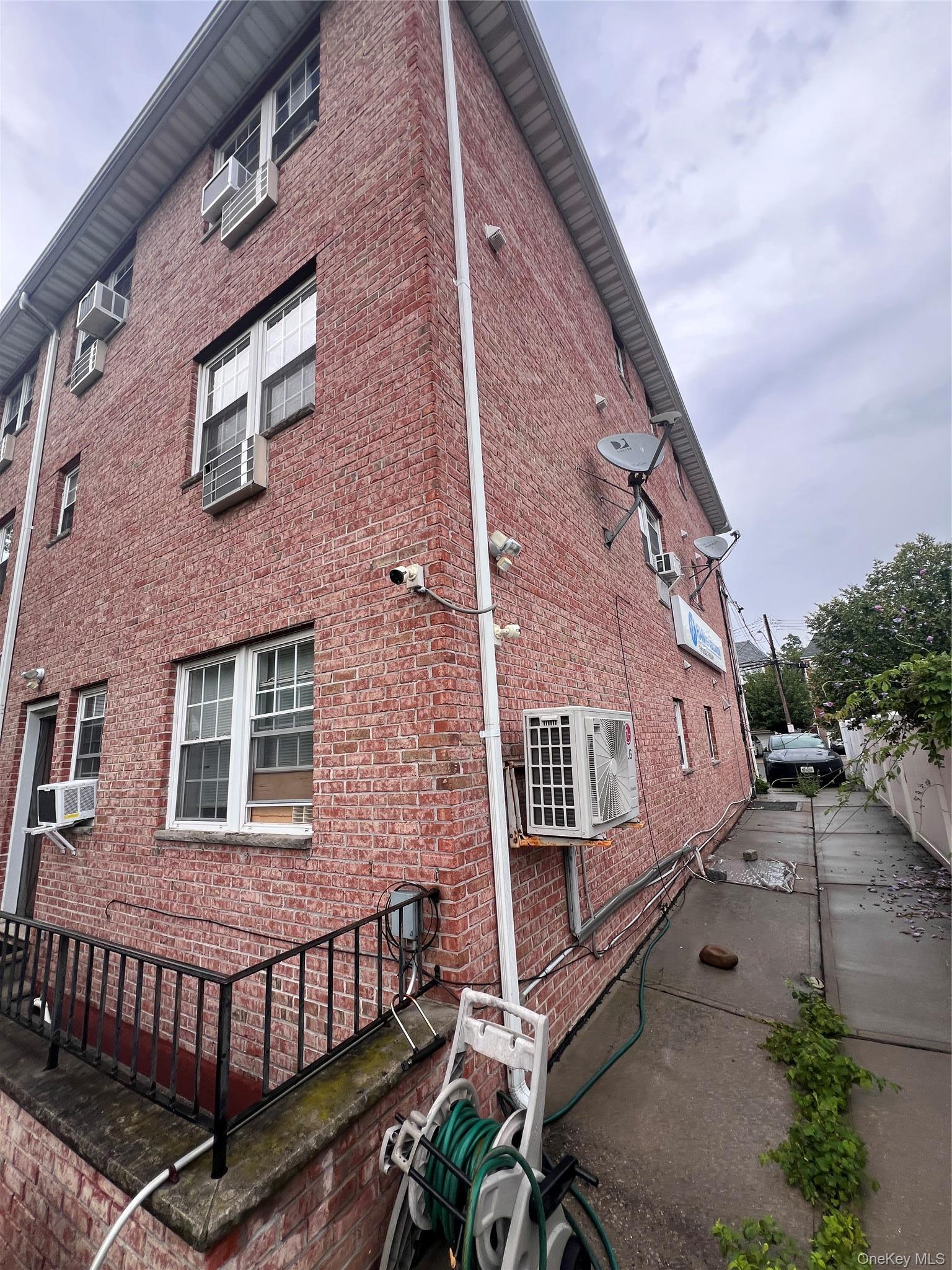 Single Family 215th Street Queens, NY 11361, MLS-1026353-2