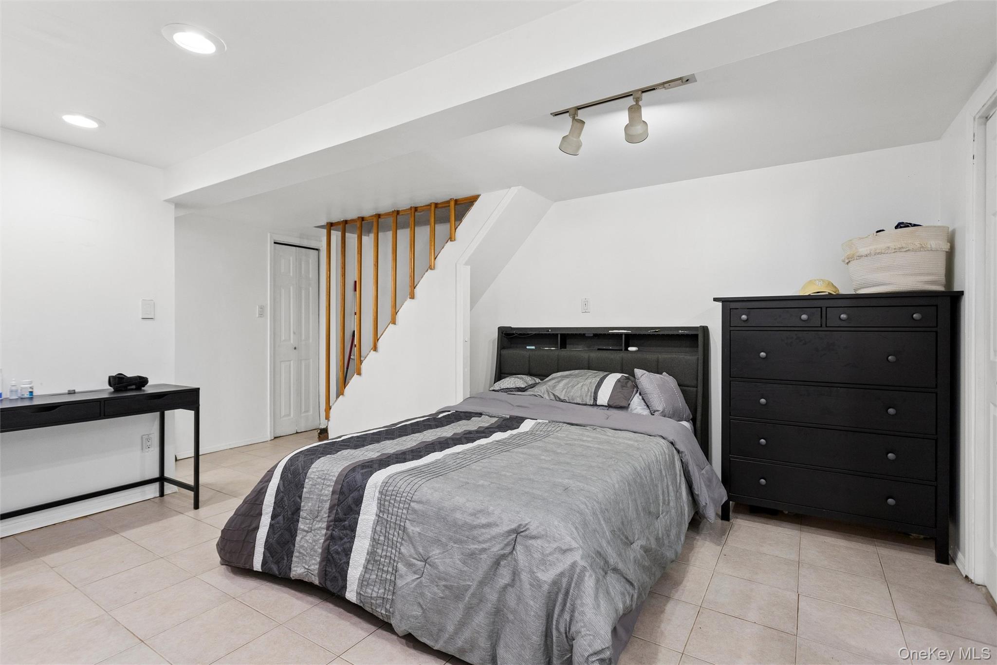 Single Family Coddington Avenue  Bronx, NY 10461, MLS-1026373-28