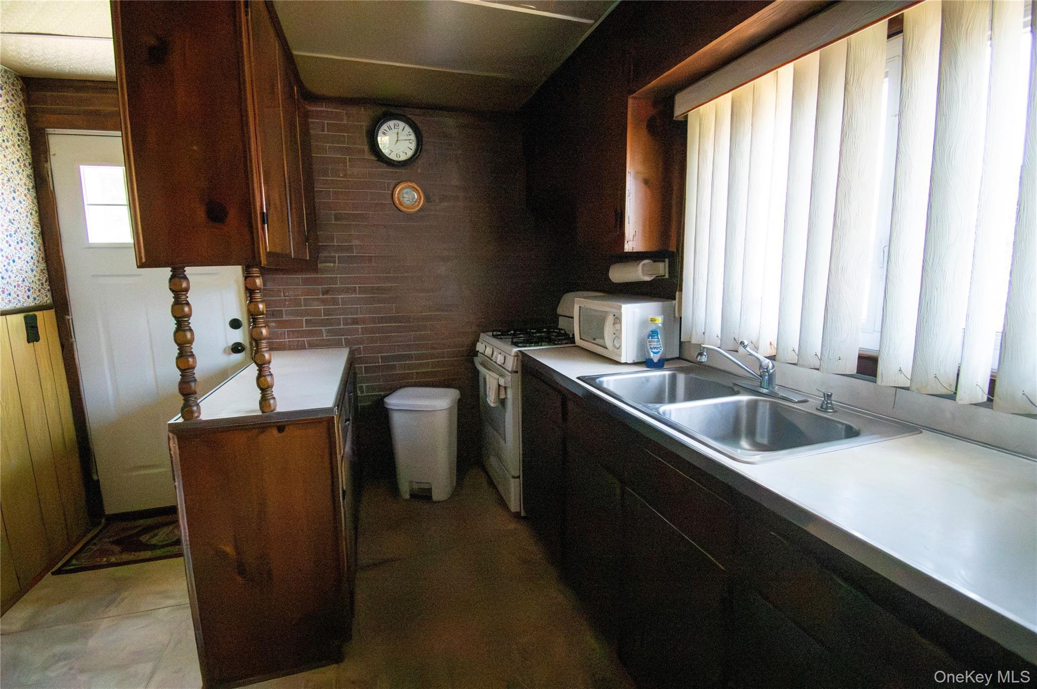 Single Family Gale Avenue Nassau County, NY 11510, MLS-1026423-13