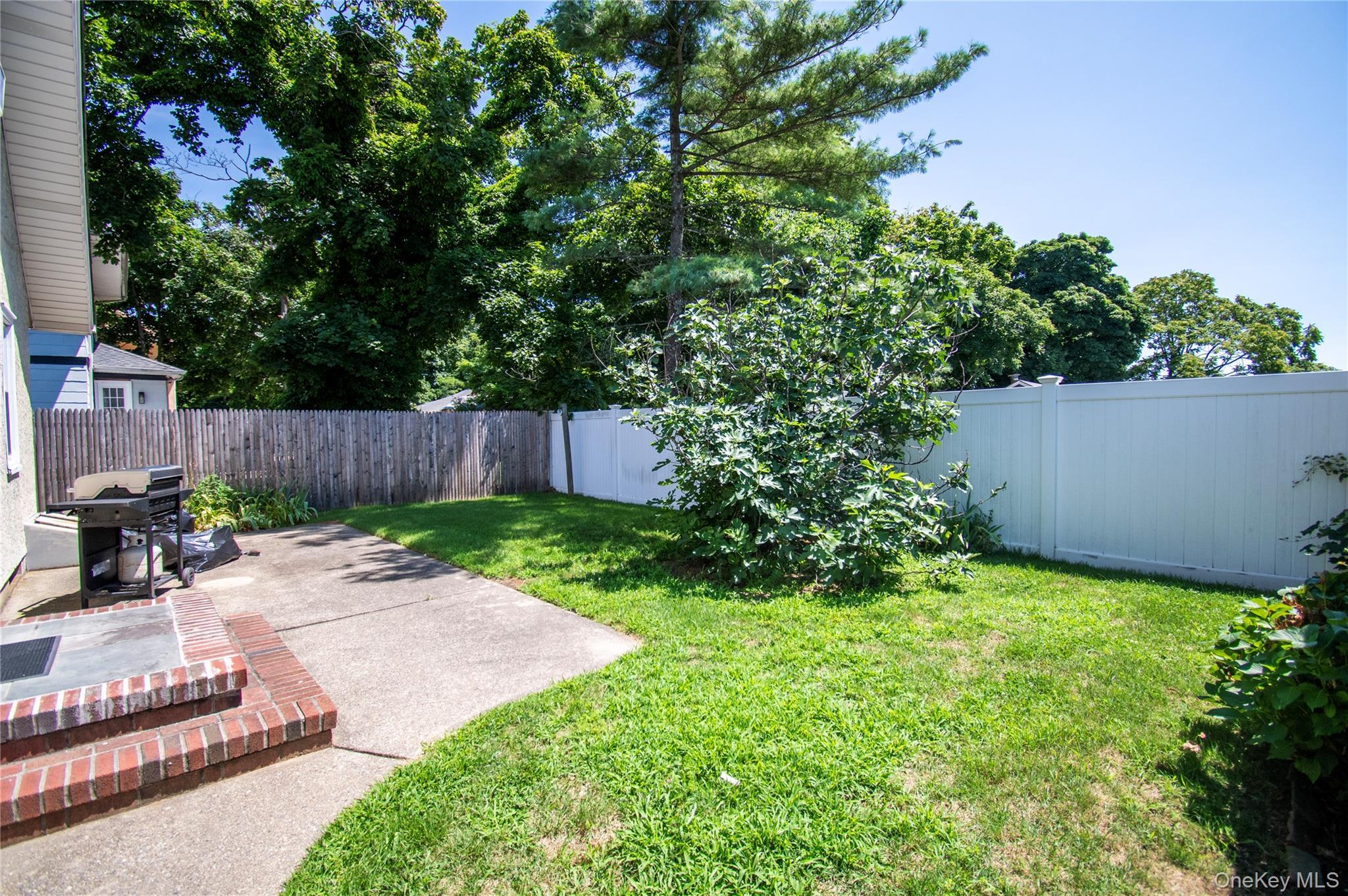 Single Family Gale Avenue Nassau County, NY 11510, MLS-1026423-33
