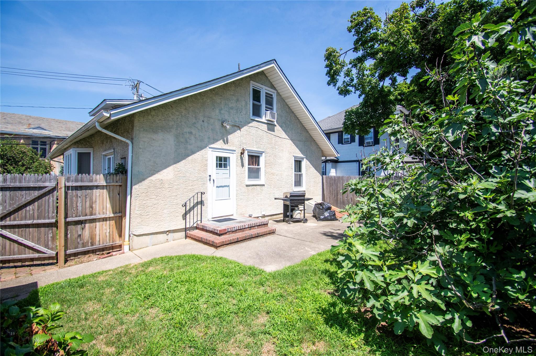 Single Family Gale Avenue Nassau County, NY 11510, MLS-1026423-34