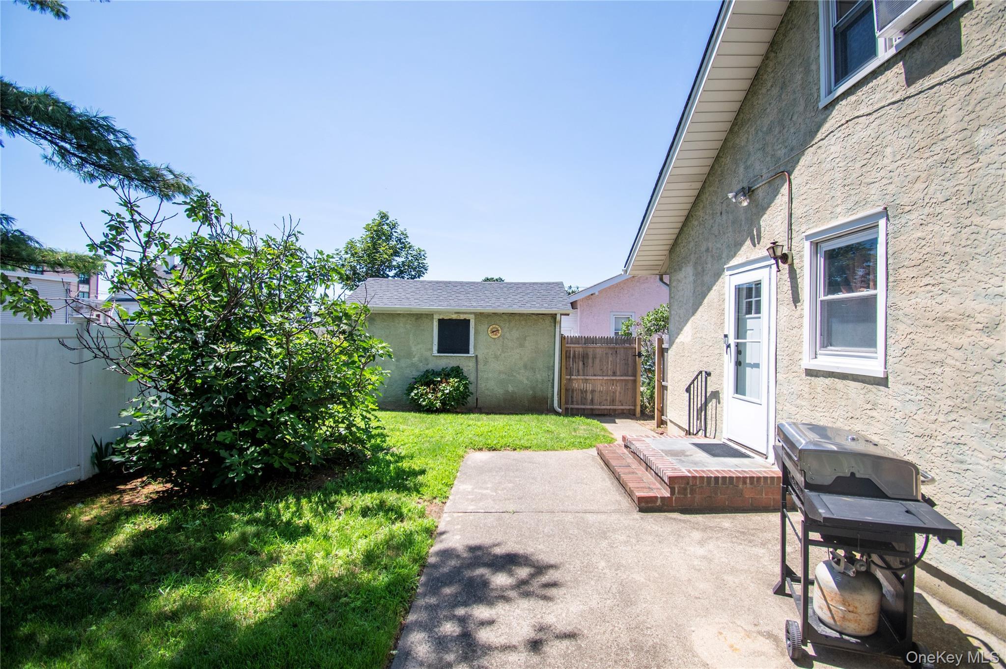 Single Family Gale Avenue Nassau County, NY 11510, MLS-1026423-35