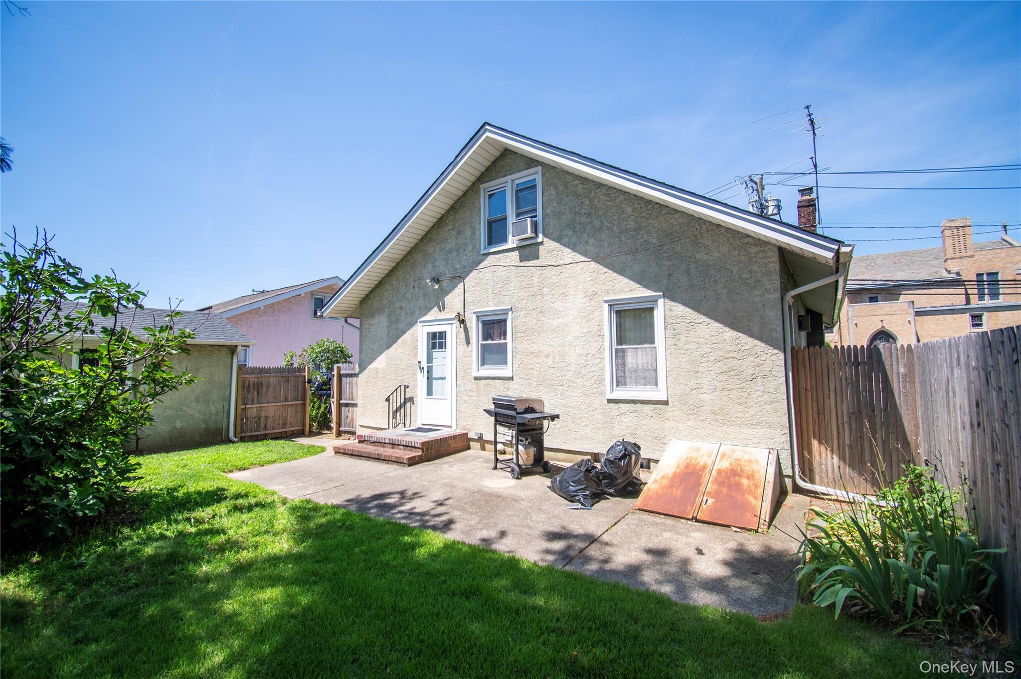 Single Family Gale Avenue Nassau County, NY 11510, MLS-1026423-36