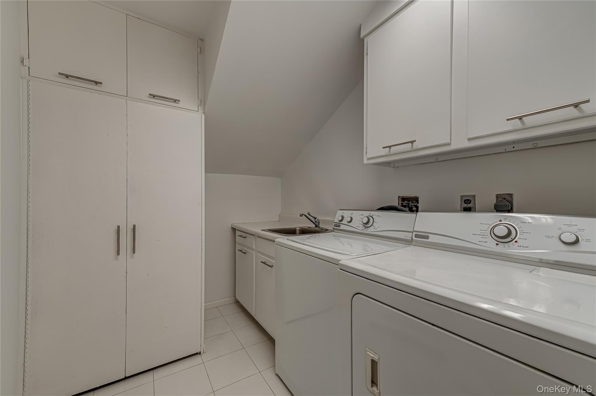 Single Family South Run Suffolk County, NY 11724, MLS-1026452-17
