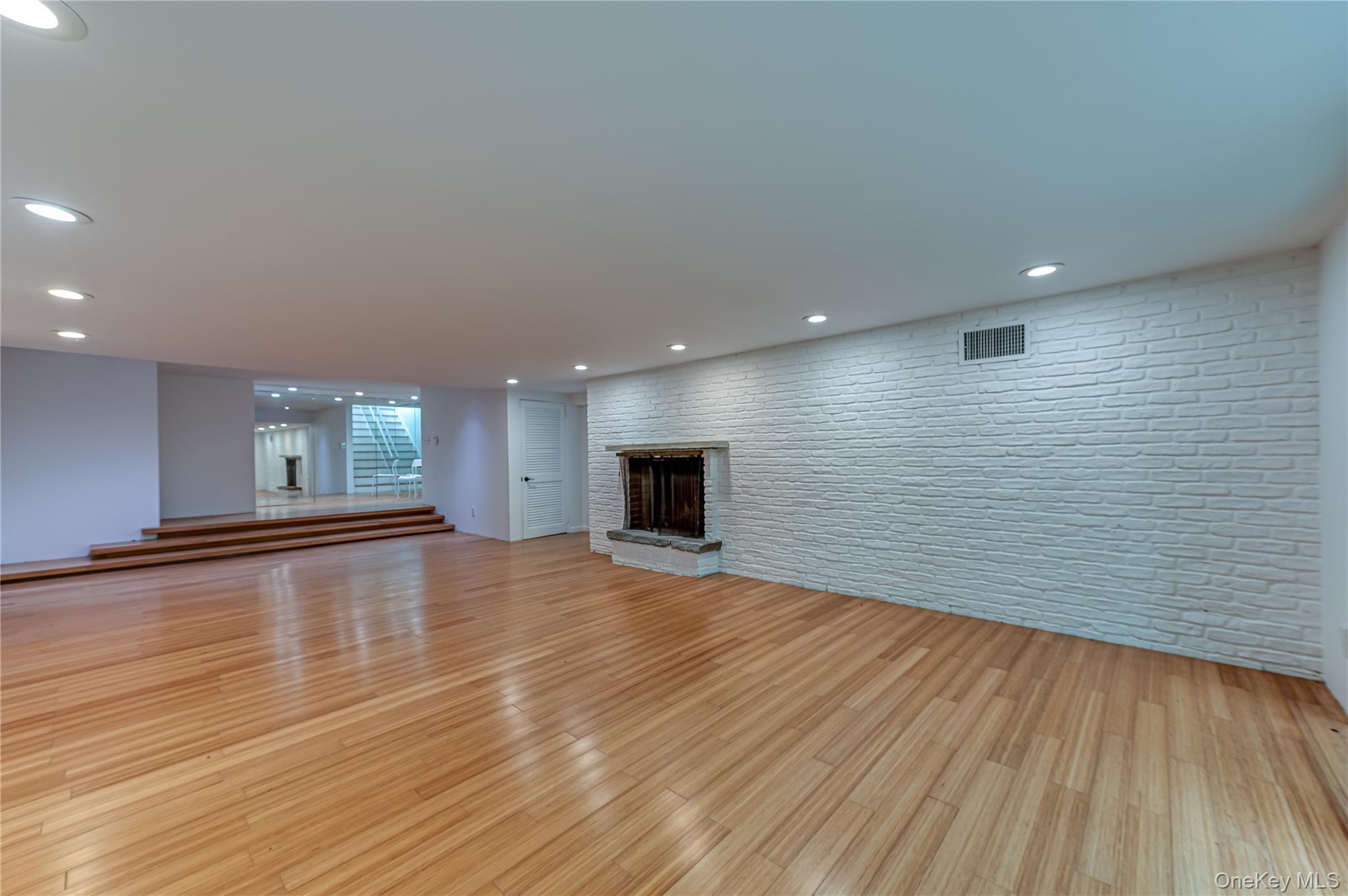Single Family South Run Suffolk County, NY 11724, MLS-1026452-23