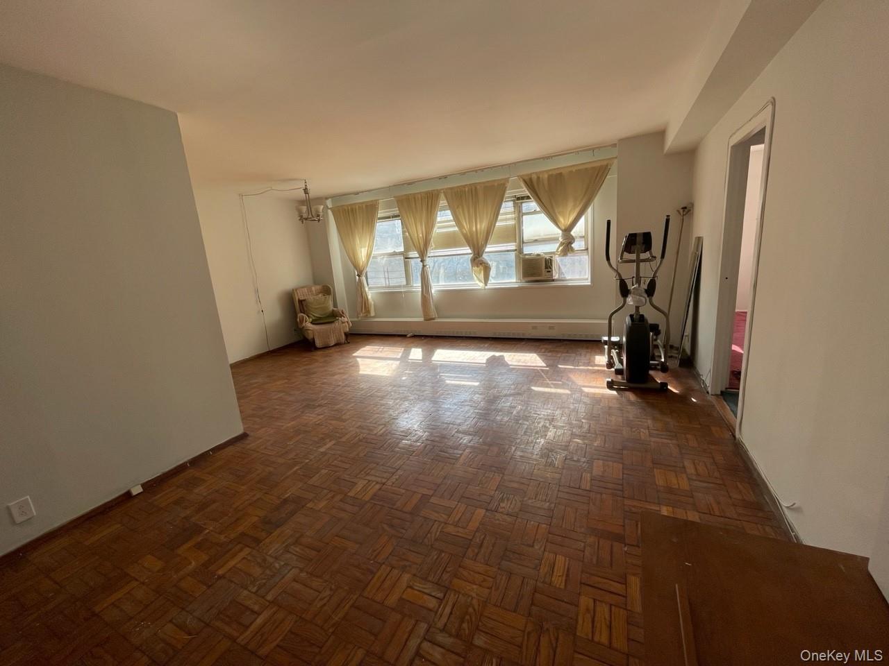 Apartment Fordham Hill Oval  Bronx, NY 10458, MLS-1026501-2