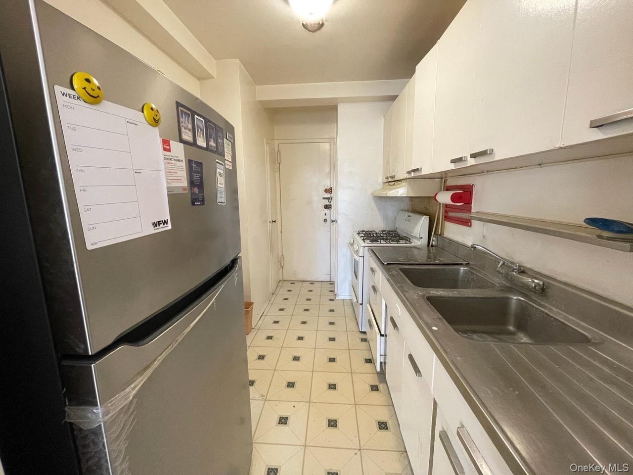 Apartment Fordham Hill Oval  Bronx, NY 10458, MLS-1026501-4