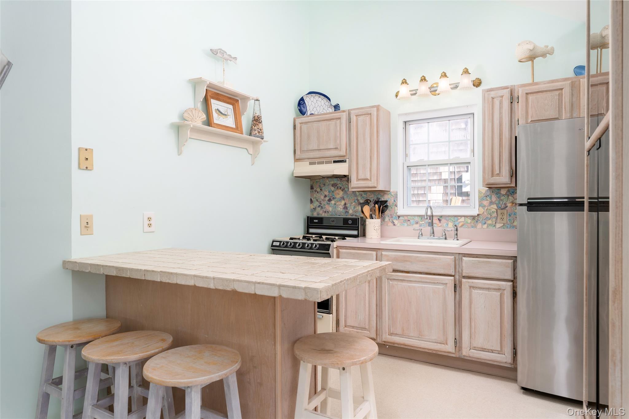 Single Family Beach  Suffolk County, NY 11948, MLS-1026560-10