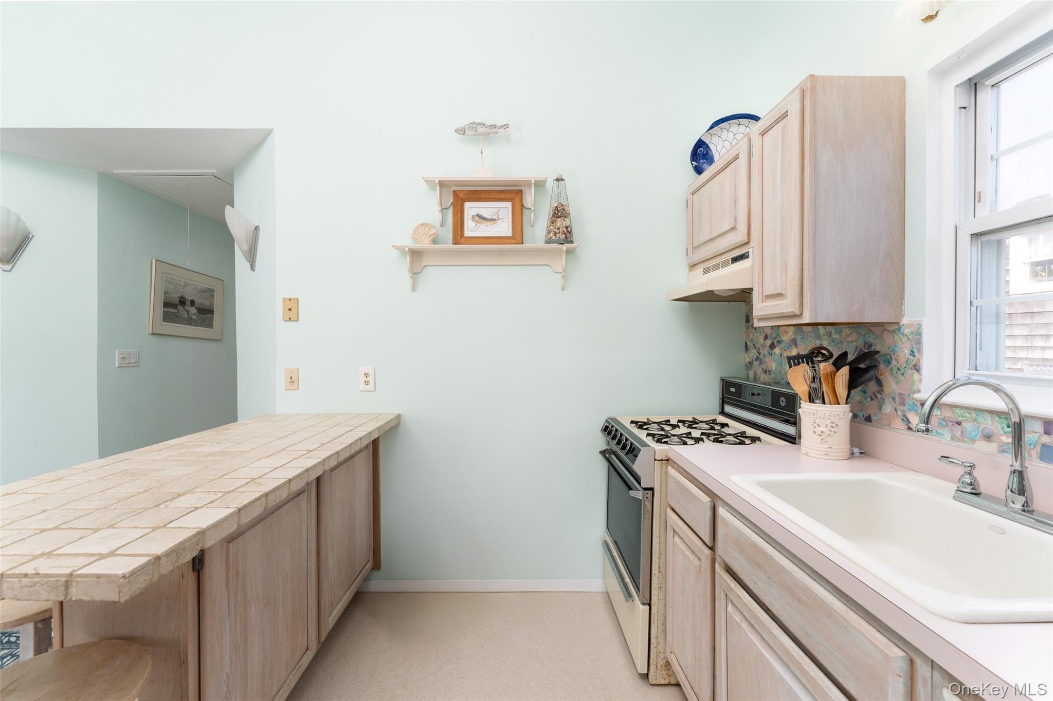 Single Family Beach  Suffolk County, NY 11948, MLS-1026560-11