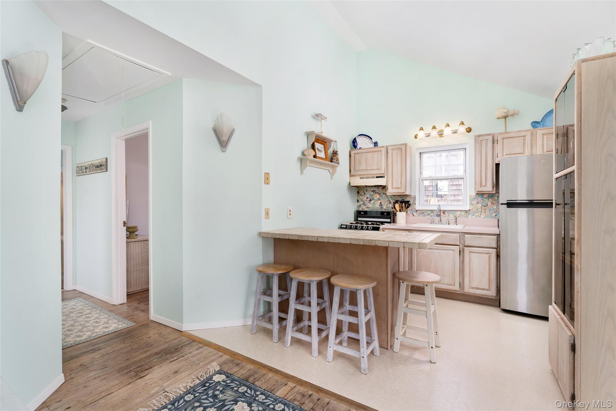 Single Family Beach  Suffolk County, NY 11948, MLS-1026560-8