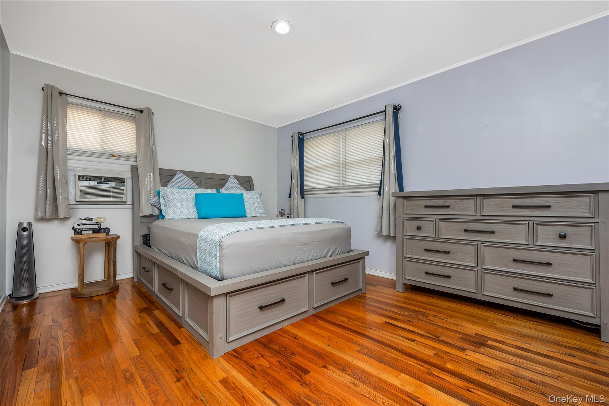Single Family 202nd Street Queens, NY 11360, MLS-1026608-14
