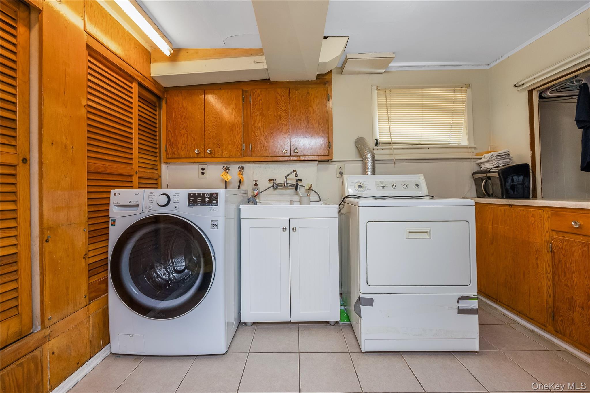 Single Family 202nd Street Queens, NY 11360, MLS-1026608-20