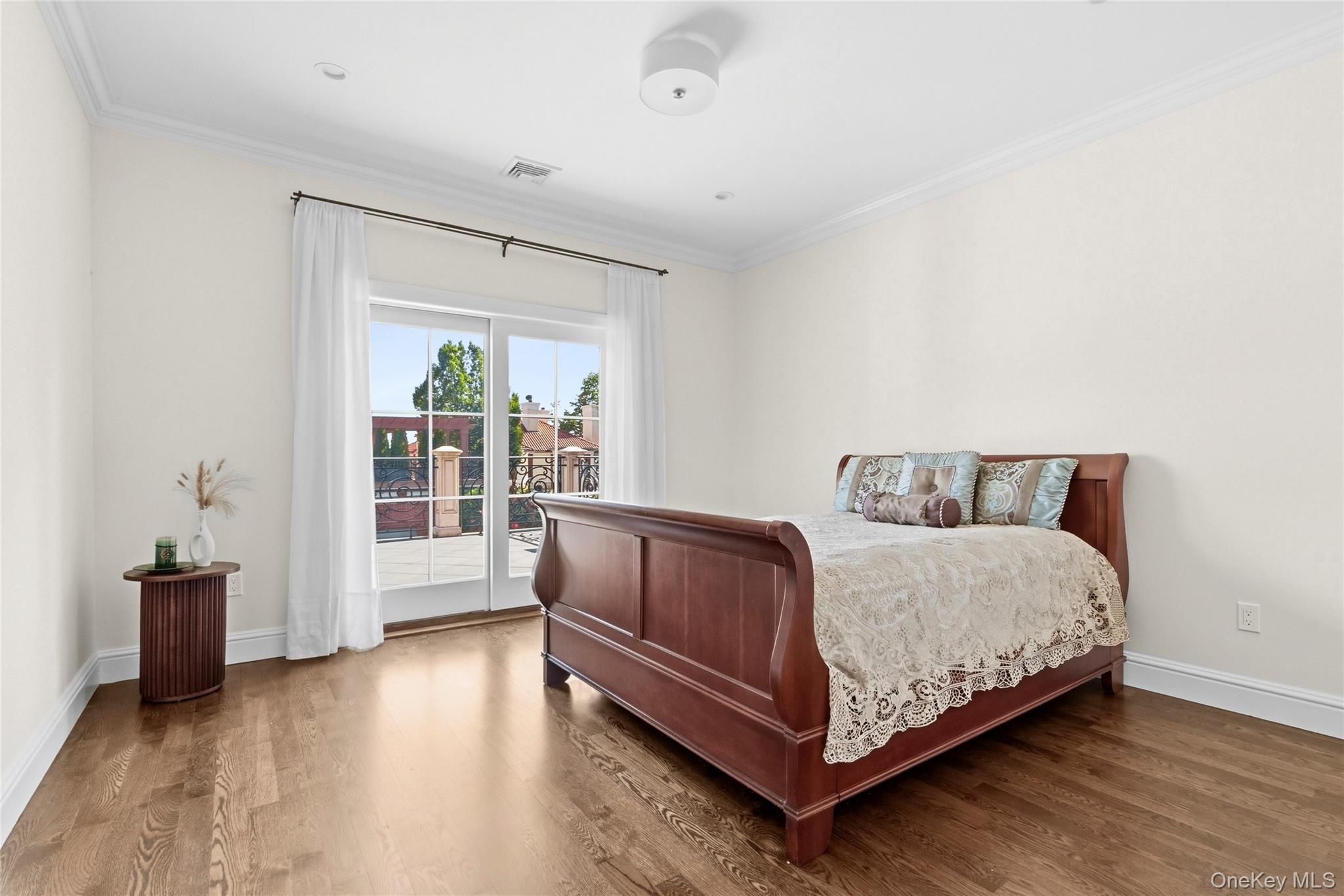 Single Family Boulevard Queens, NY 11357, MLS-1026678-14