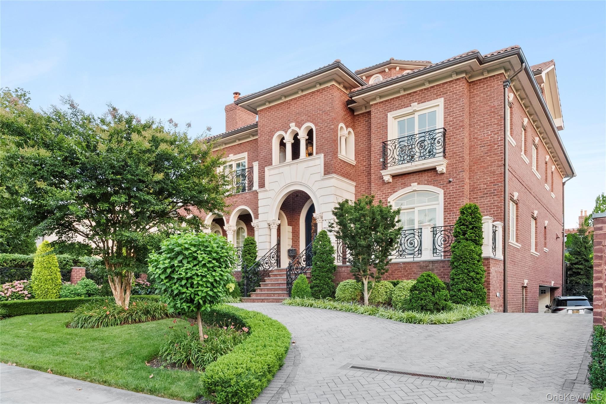 Single Family Boulevard Queens, NY 11357, MLS-1026678-2