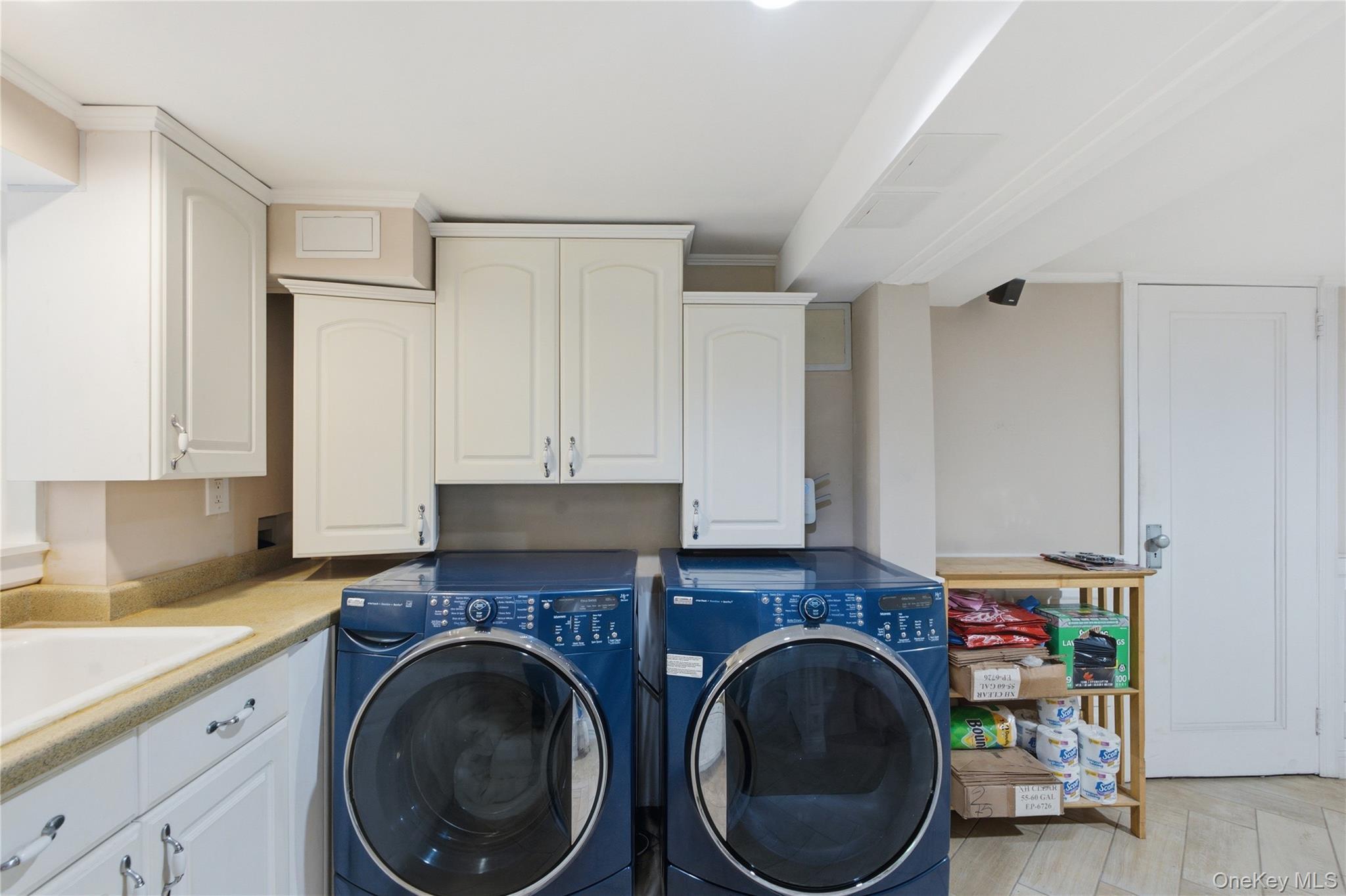 Single Family E 227th Street Bronx, NY 10466, MLS-1026710-16