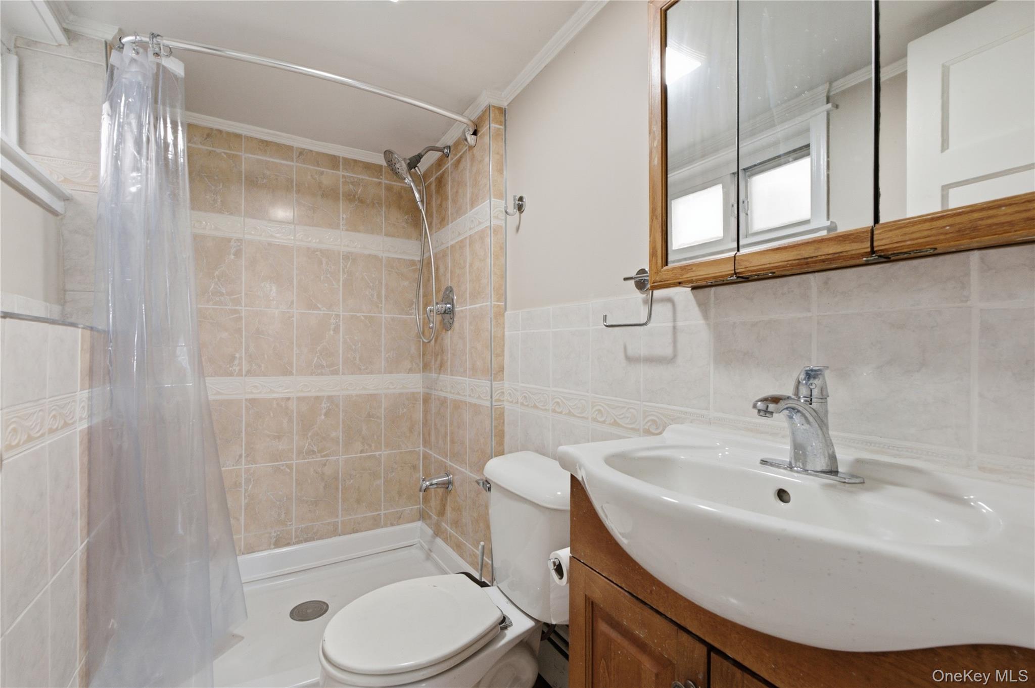 Single Family E 227th Street Bronx, NY 10466, MLS-1026710-17