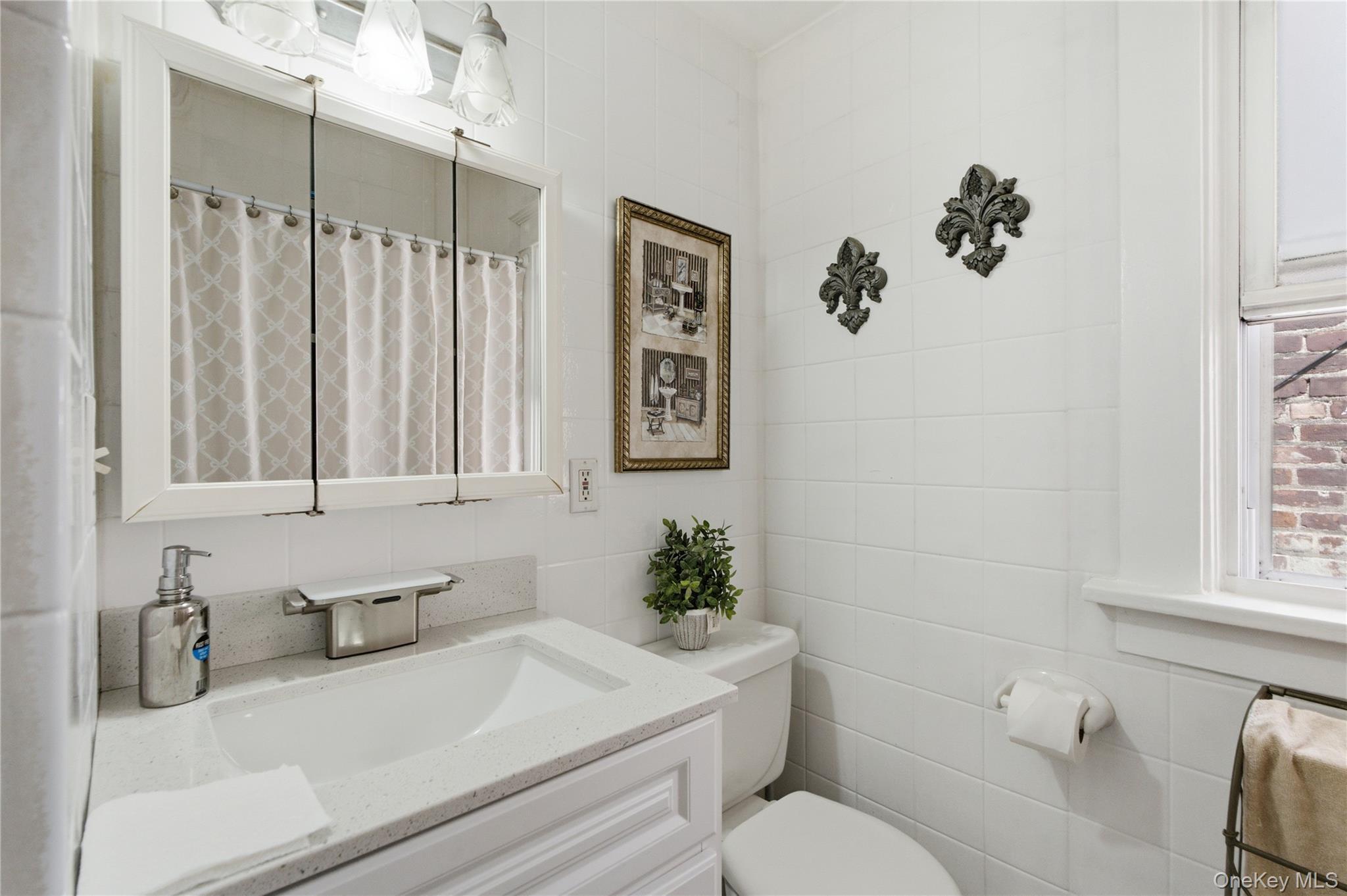 Single Family E 227th Street Bronx, NY 10466, MLS-1026710-18