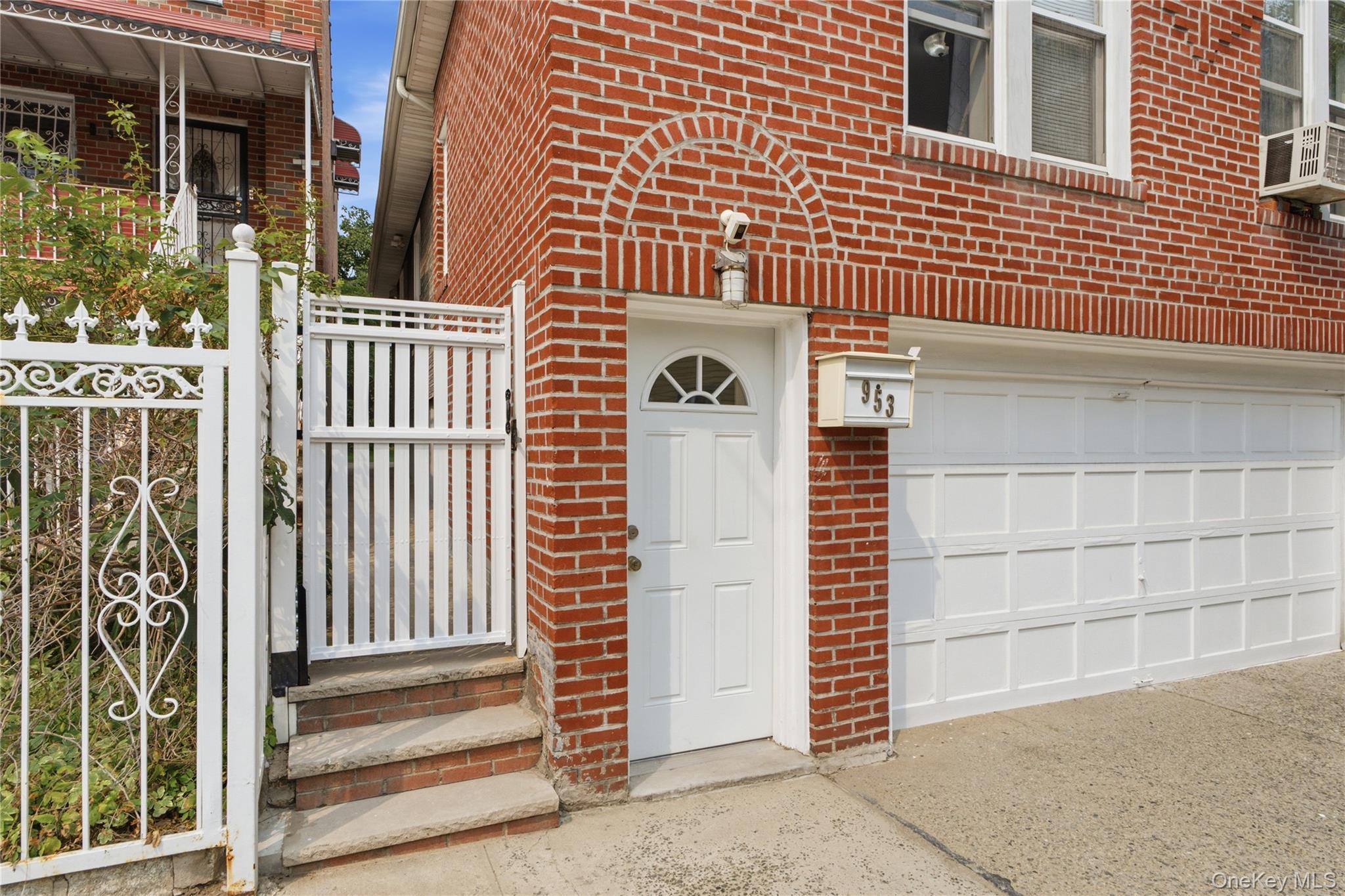 Single Family E 227th Street Bronx, NY 10466, MLS-1026710-4