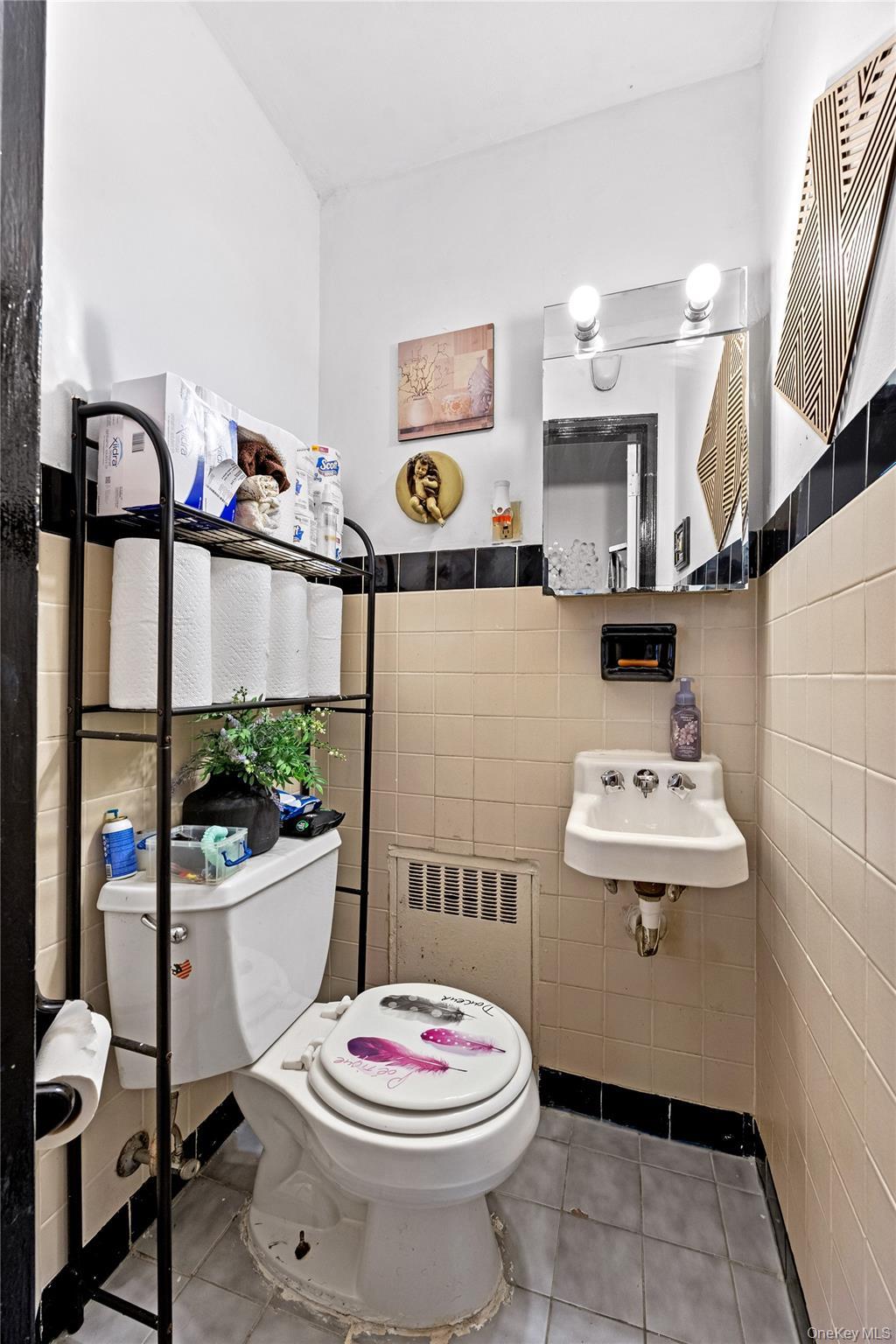 Single Family 175th Street  Queens, NY 11365, MLS-1026720-17