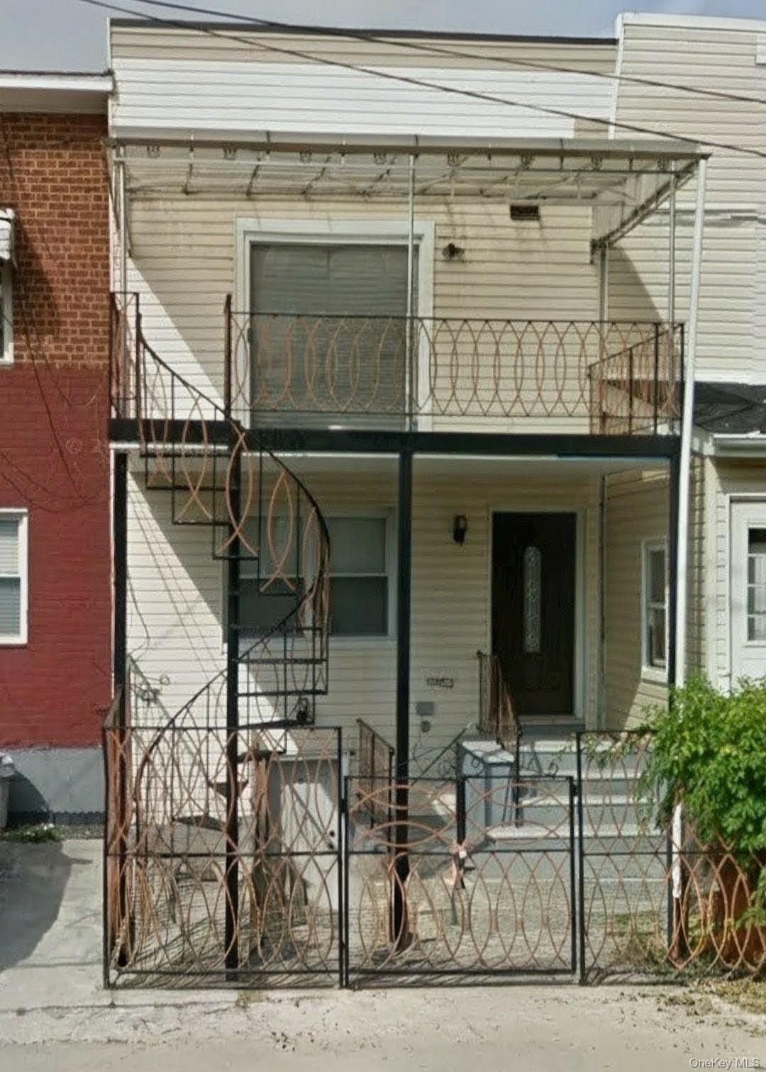 Single Family E 223rd Street  Bronx, NY 10466, MLS-1026727-16