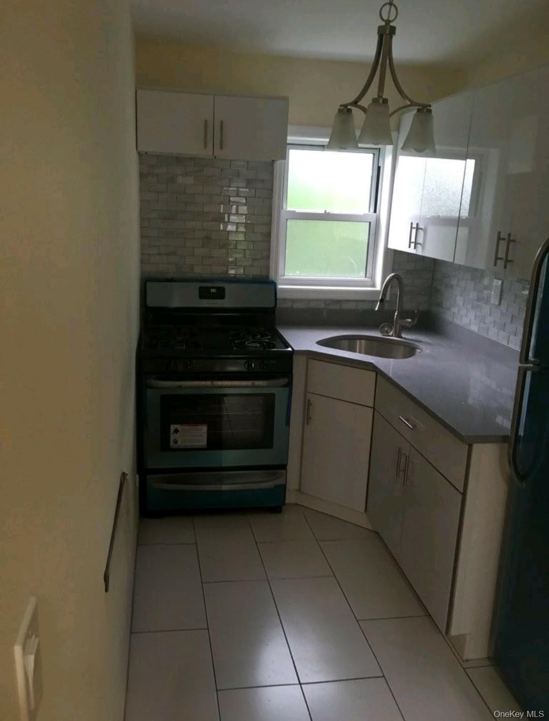 Single Family E 223rd Street  Bronx, NY 10466, MLS-1026727-4