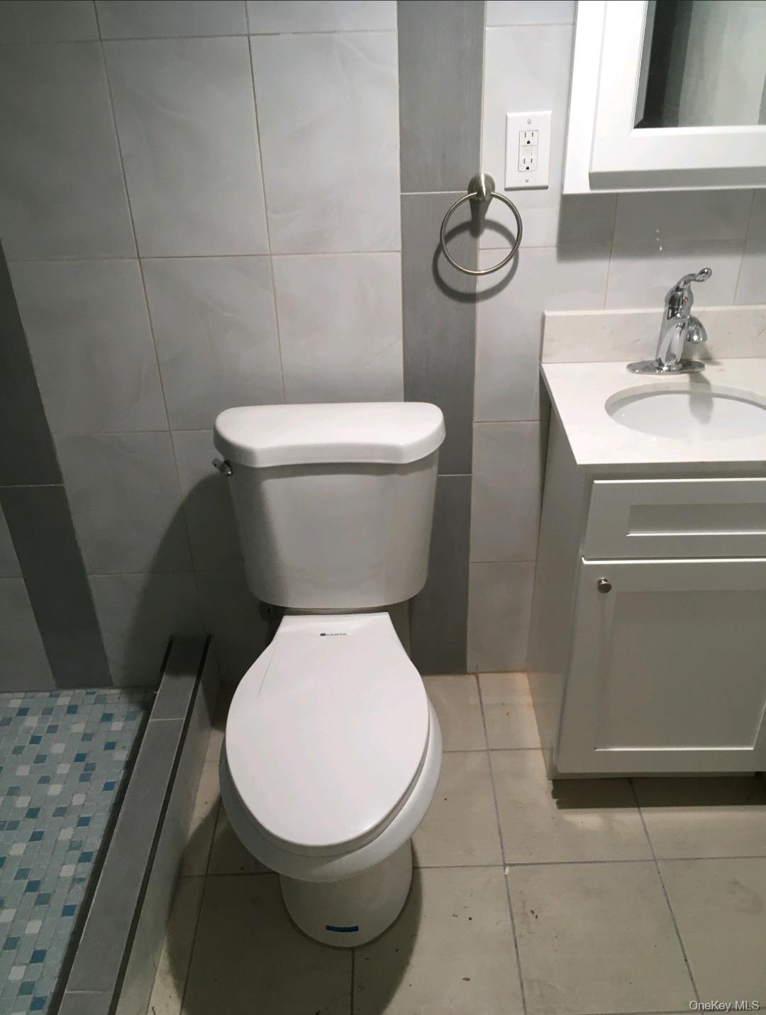 Single Family E 223rd Street  Bronx, NY 10466, MLS-1026727-8