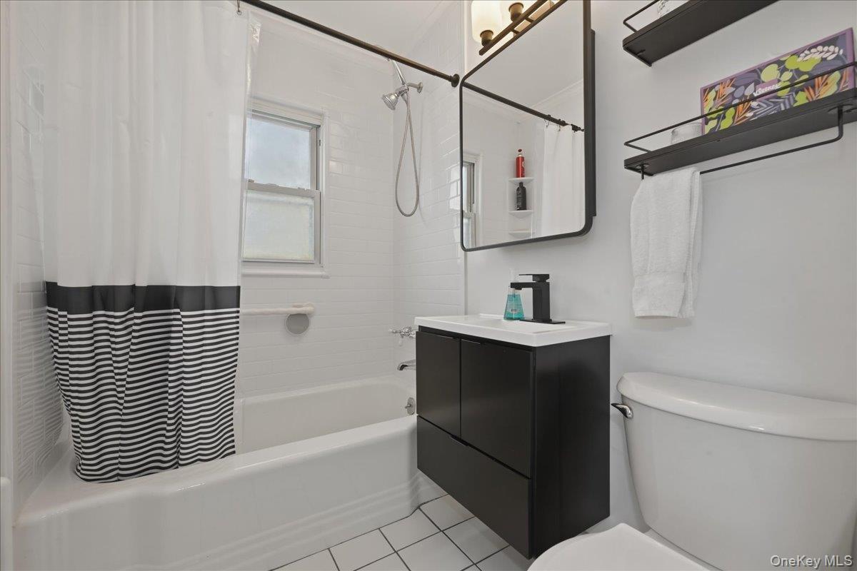 Single Family Poplar Street Nassau County, NY 11552, MLS-1026802-11