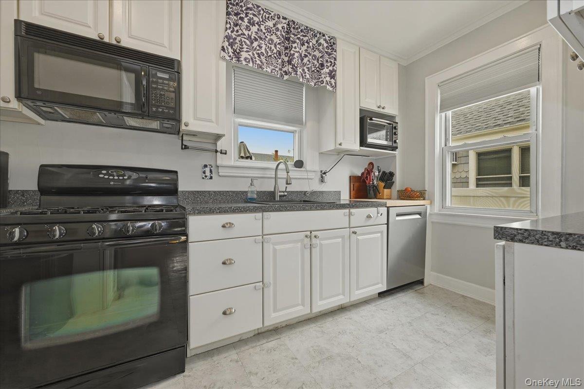 Single Family Poplar Street Nassau County, NY 11552, MLS-1026802-6