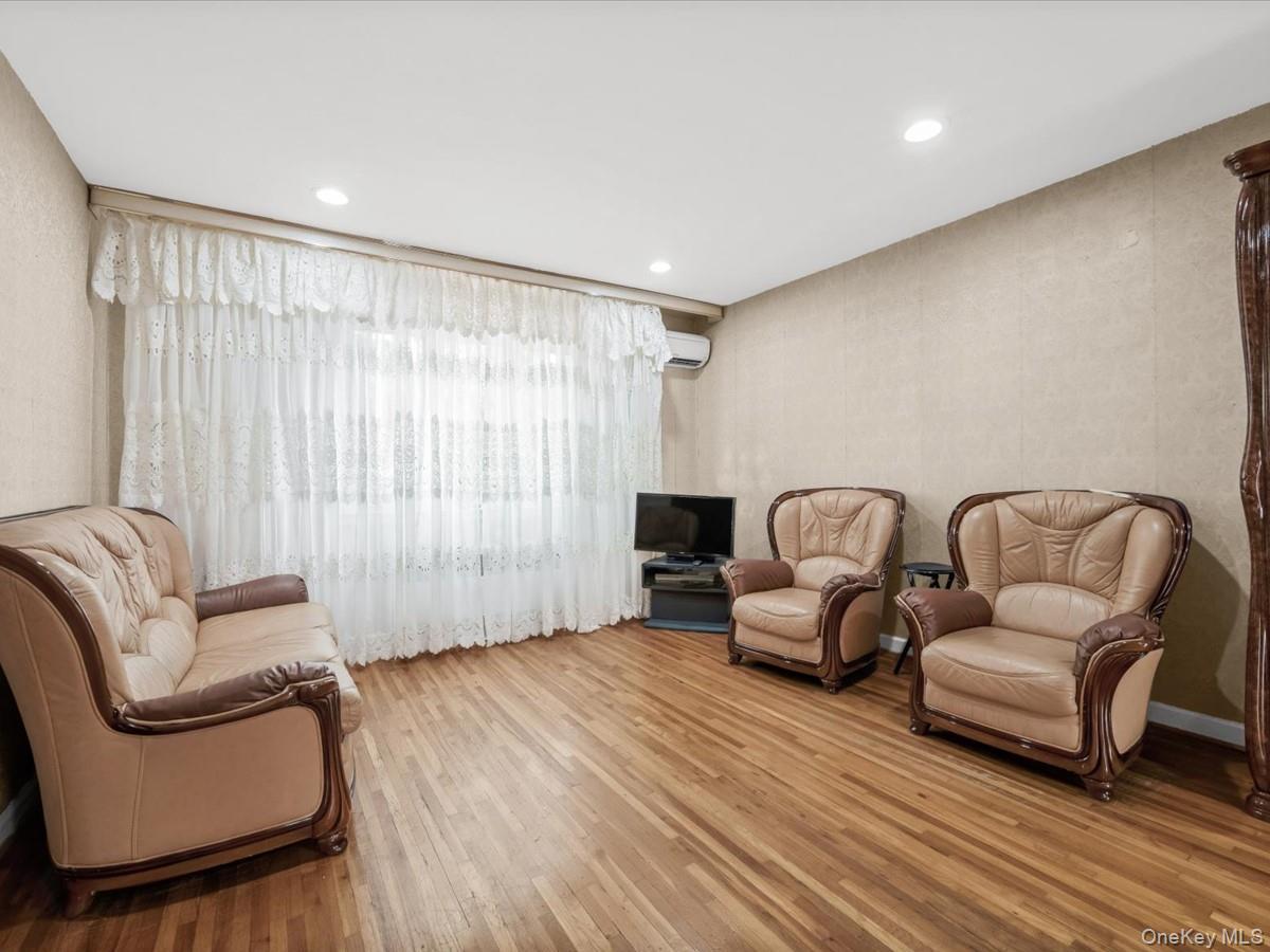 Single Family 76th Road Queens, NY 11367, MLS-1026817-8