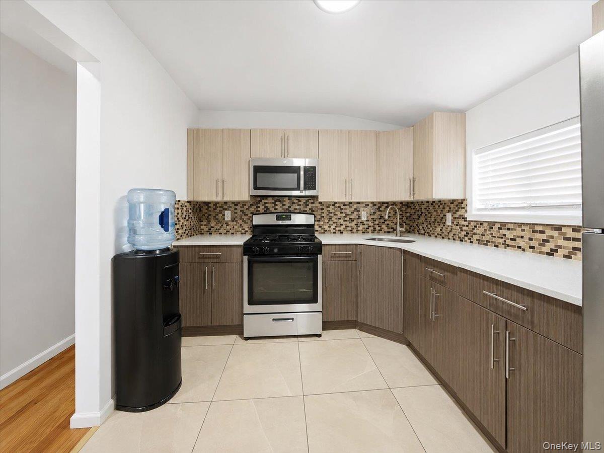 Single Family Bentley Road Queens, NY 11422, MLS-1026823-10