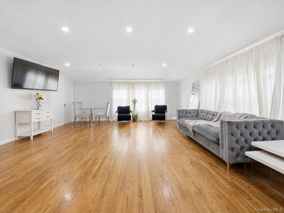 Single Family Bentley Road Queens, NY 11422, MLS-1026823-11