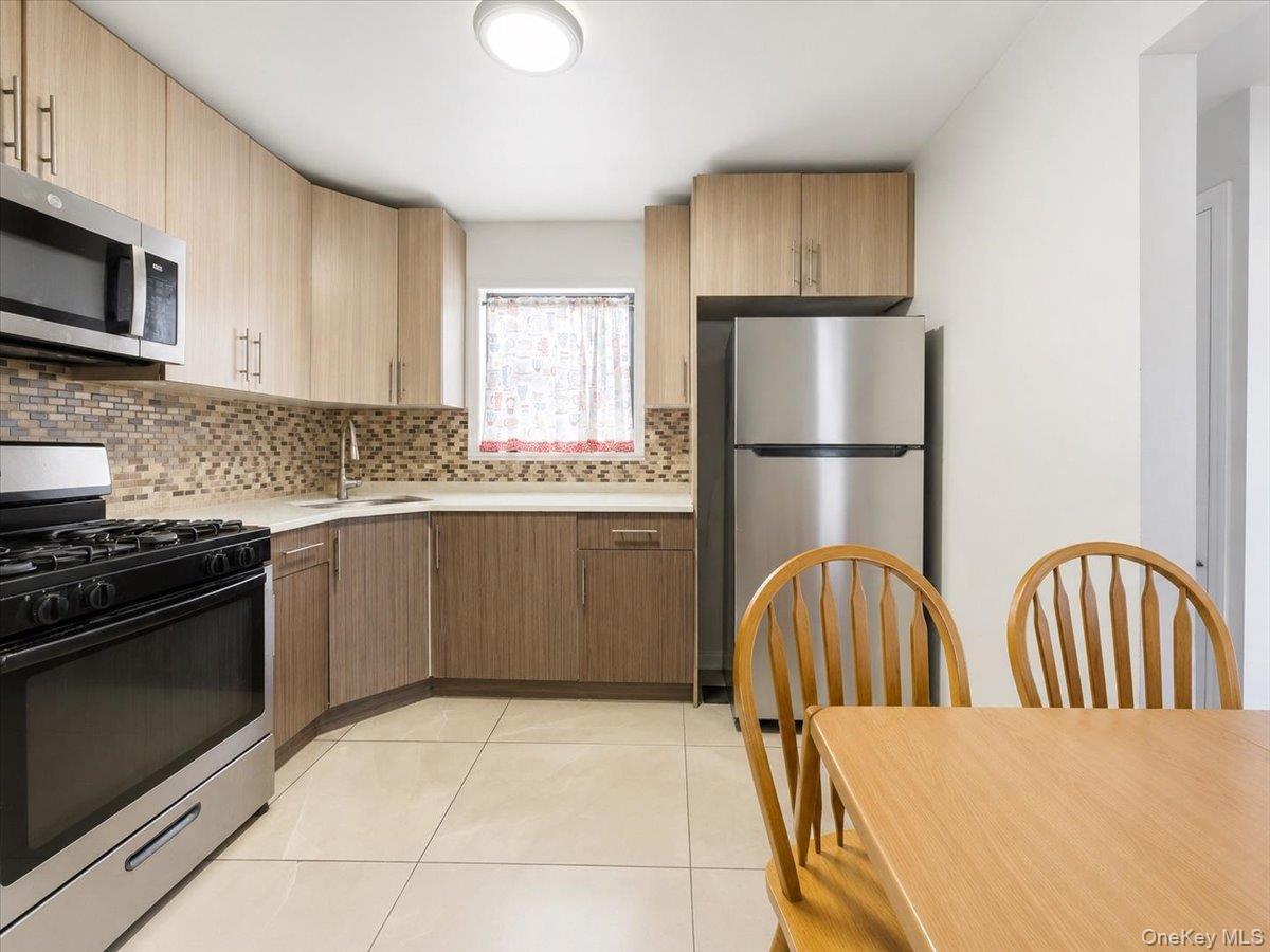 Single Family Bentley Road Queens, NY 11422, MLS-1026823-13