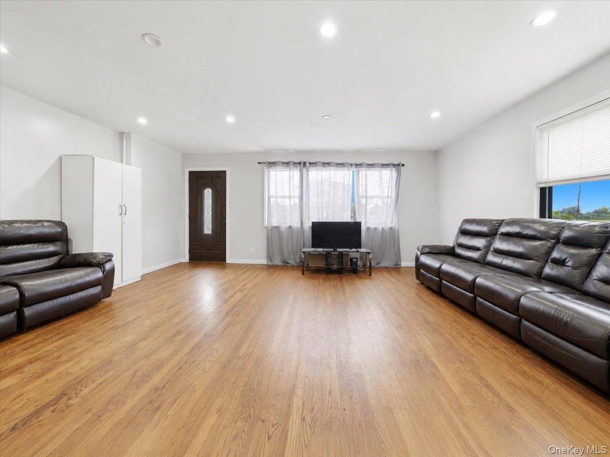 Single Family Bentley Road Queens, NY 11422, MLS-1026823-15