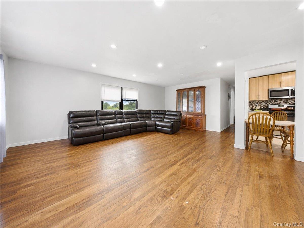 Single Family Bentley Road Queens, NY 11422, MLS-1026823-16