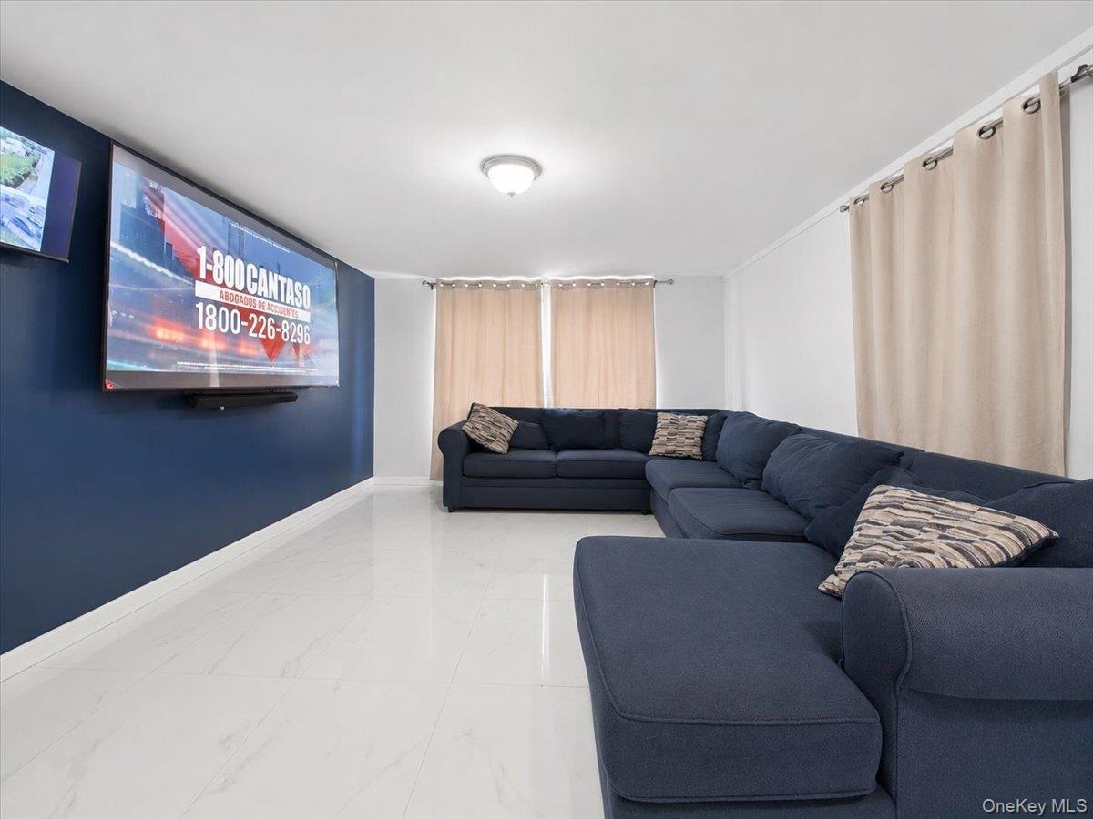 Single Family Bentley Road Queens, NY 11422, MLS-1026823-22