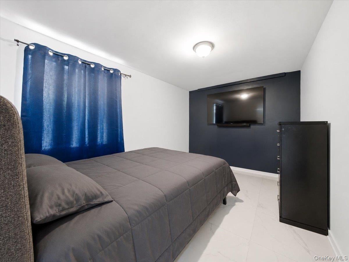 Single Family Bentley Road Queens, NY 11422, MLS-1026823-27