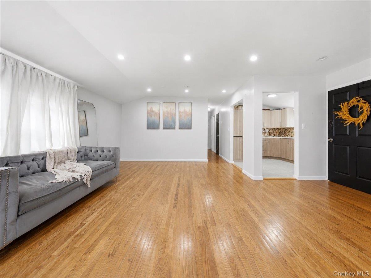 Single Family Bentley Road Queens, NY 11422, MLS-1026823-3