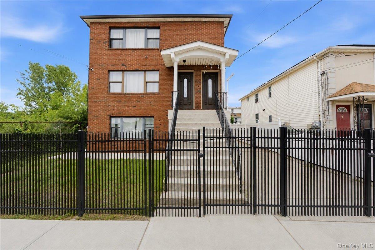 Single Family Bentley Road Queens, NY 11422, MLS-1026823-31