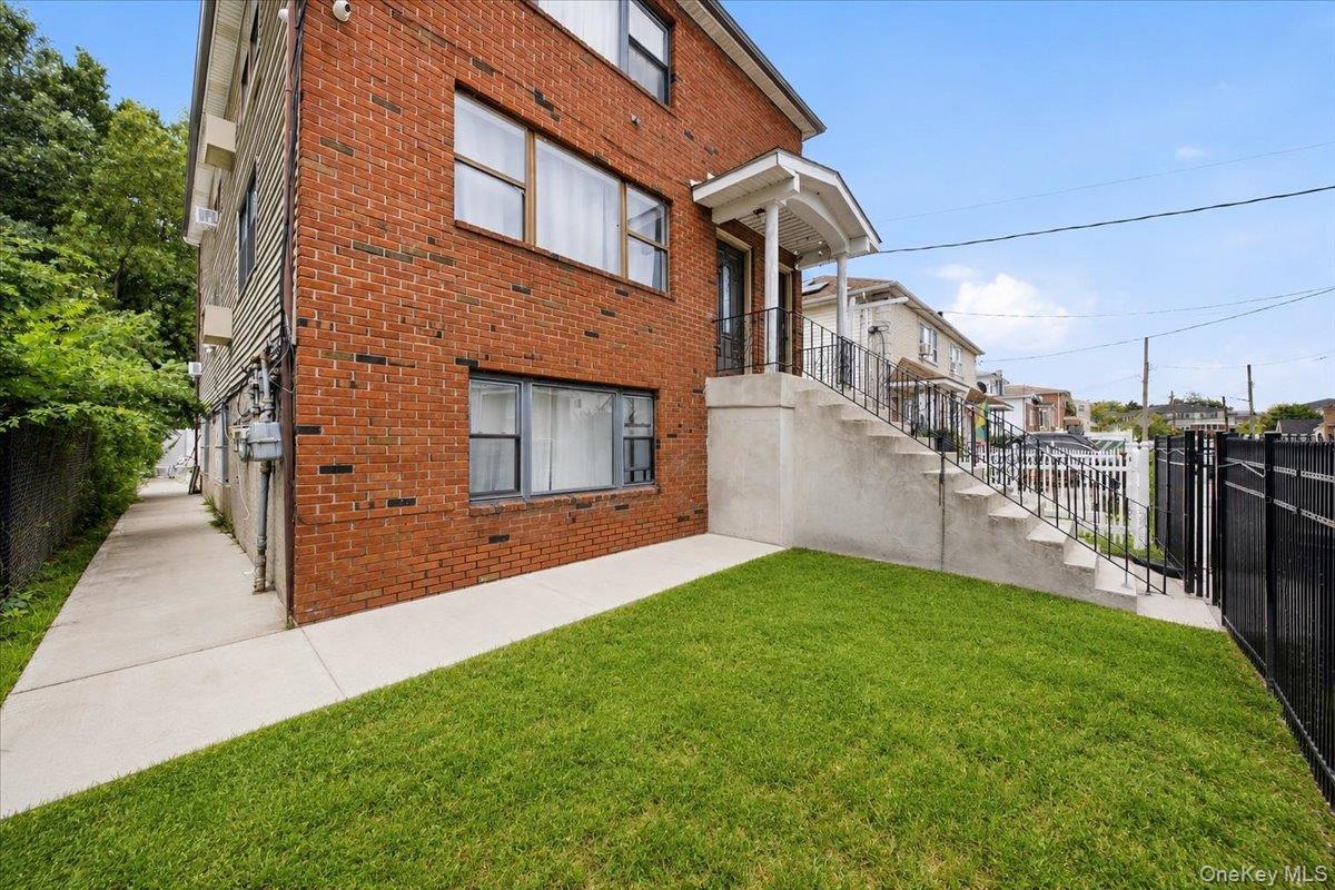 Single Family Bentley Road Queens, NY 11422, MLS-1026823-32