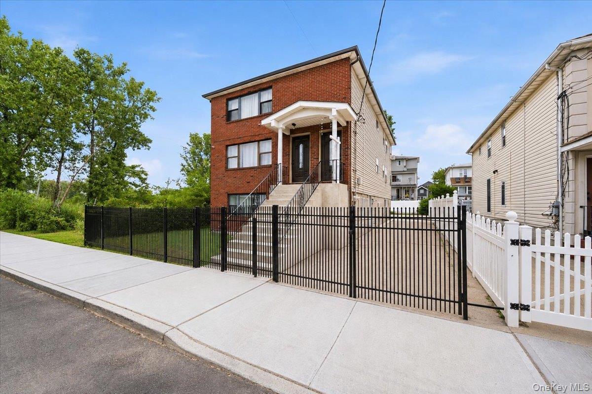 Single Family Bentley Road Queens, NY 11422, MLS-1026823-33