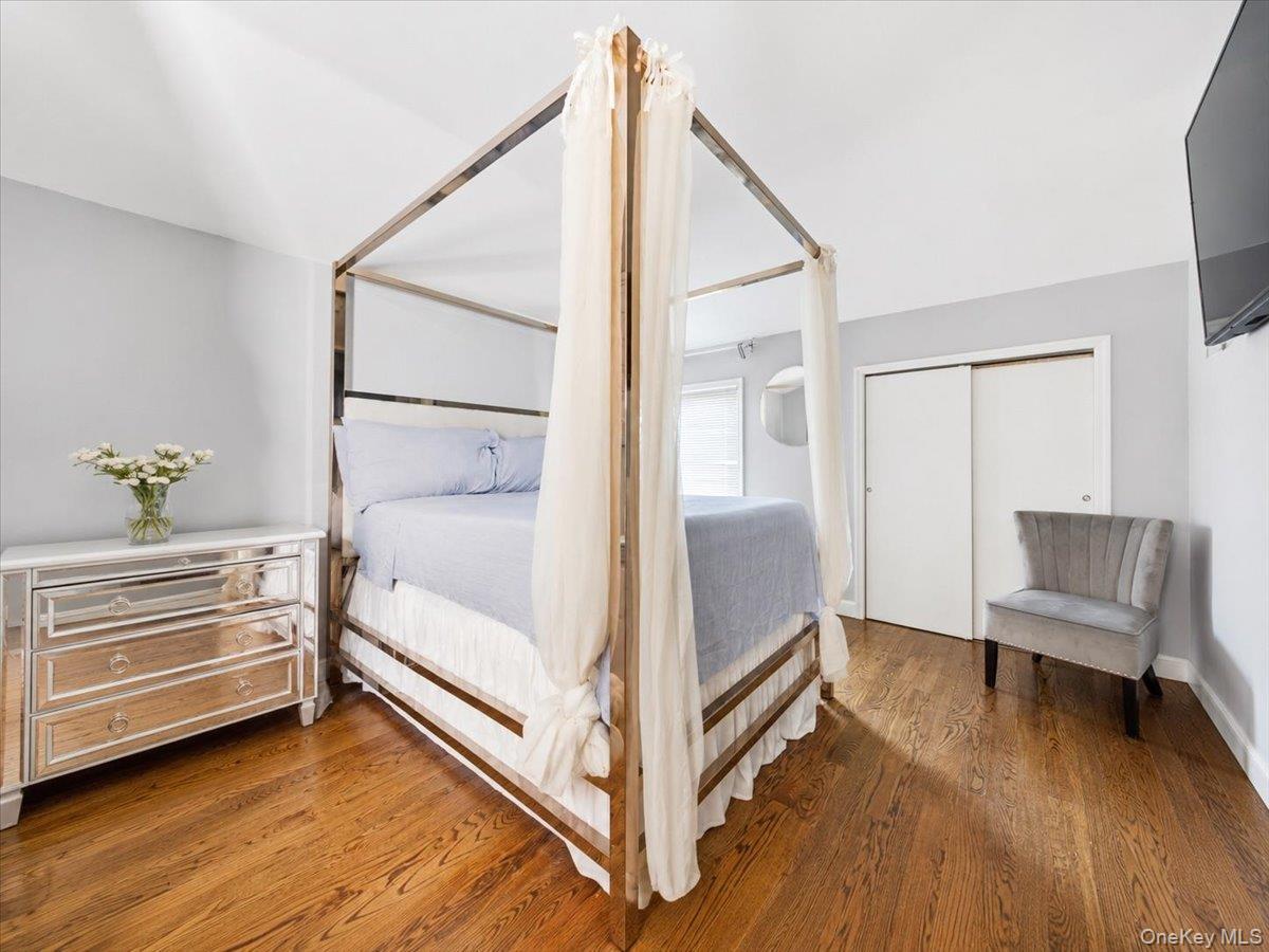 Single Family Bentley Road Queens, NY 11422, MLS-1026823-5