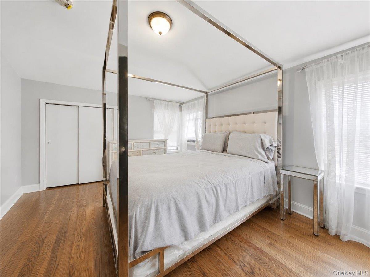 Single Family Bentley Road Queens, NY 11422, MLS-1026823-6
