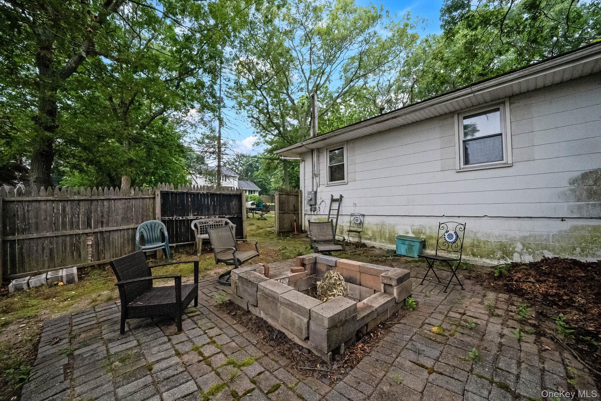 Single Family Dawn Road  Suffolk County, NY 11778, MLS-1026835-39
