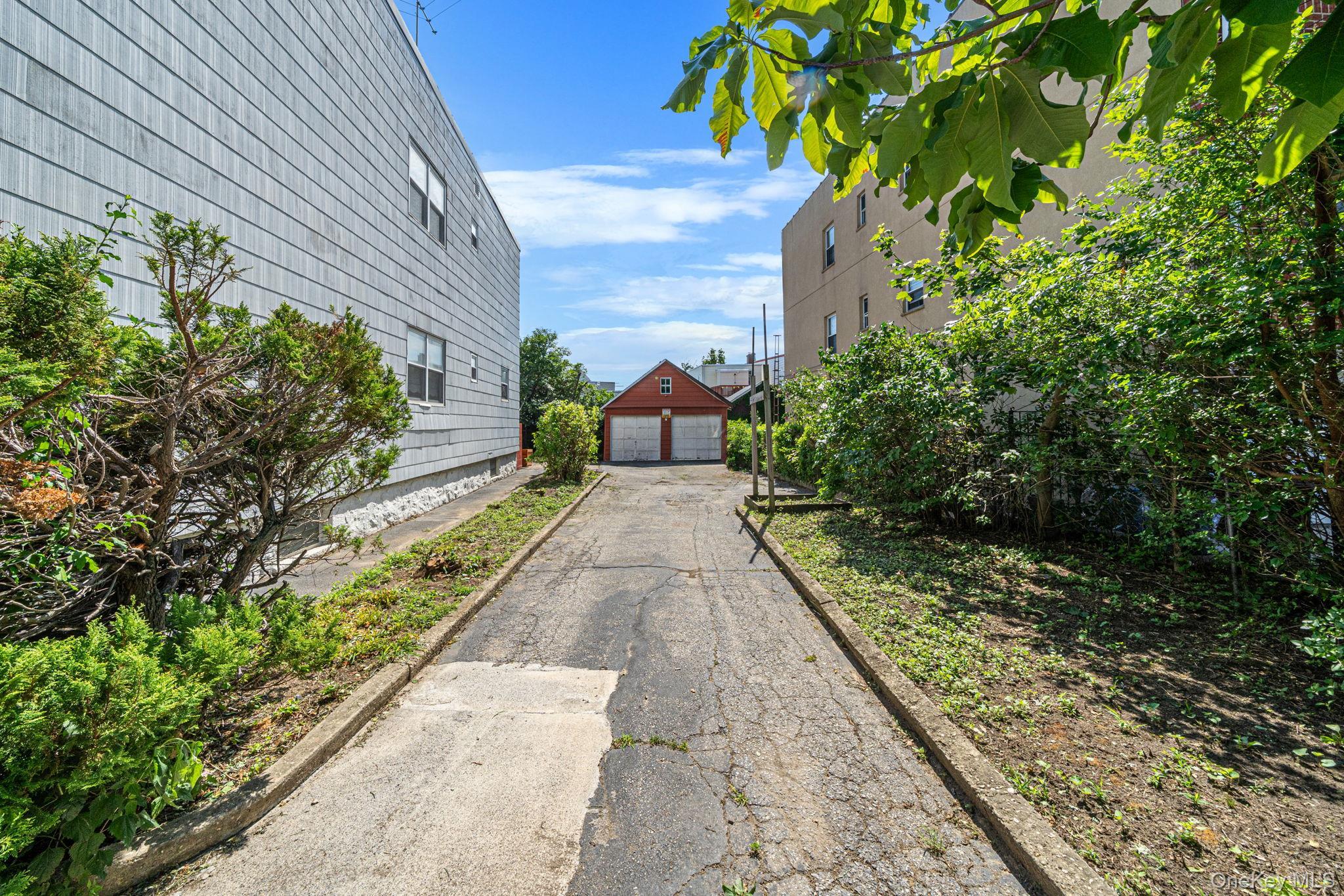 Single Family 72nd Street Queens, NY 11378, MLS-1026875-16