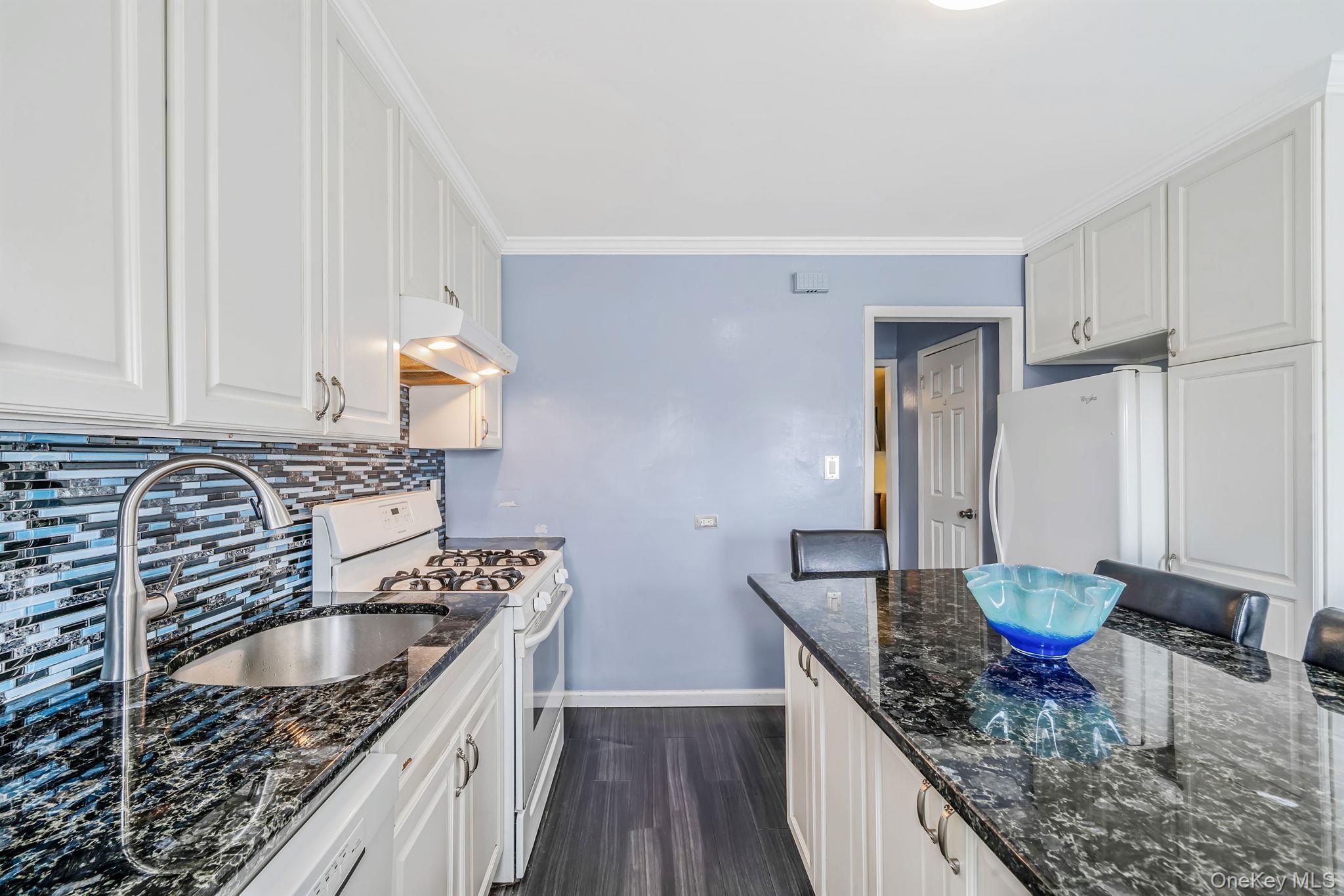 Single Family 72nd Street Queens, NY 11378, MLS-1026875-32