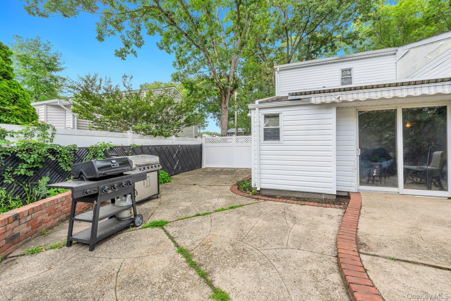 Single Family Cornelia Lane  Suffolk County, NY 11755, MLS-1026900-13
