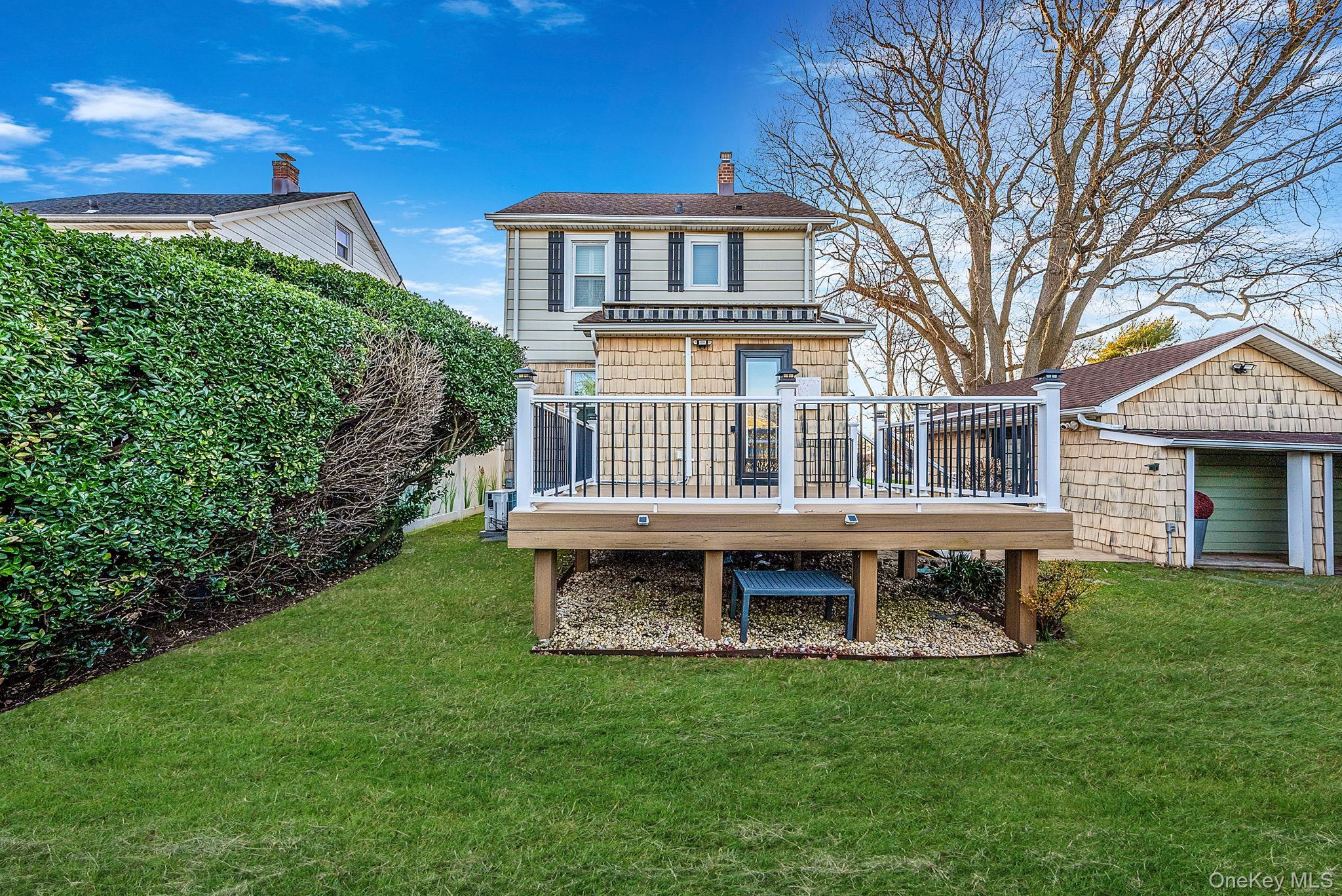 Single Family Everett Nassau County, NY 11563, MLS-1026908-11