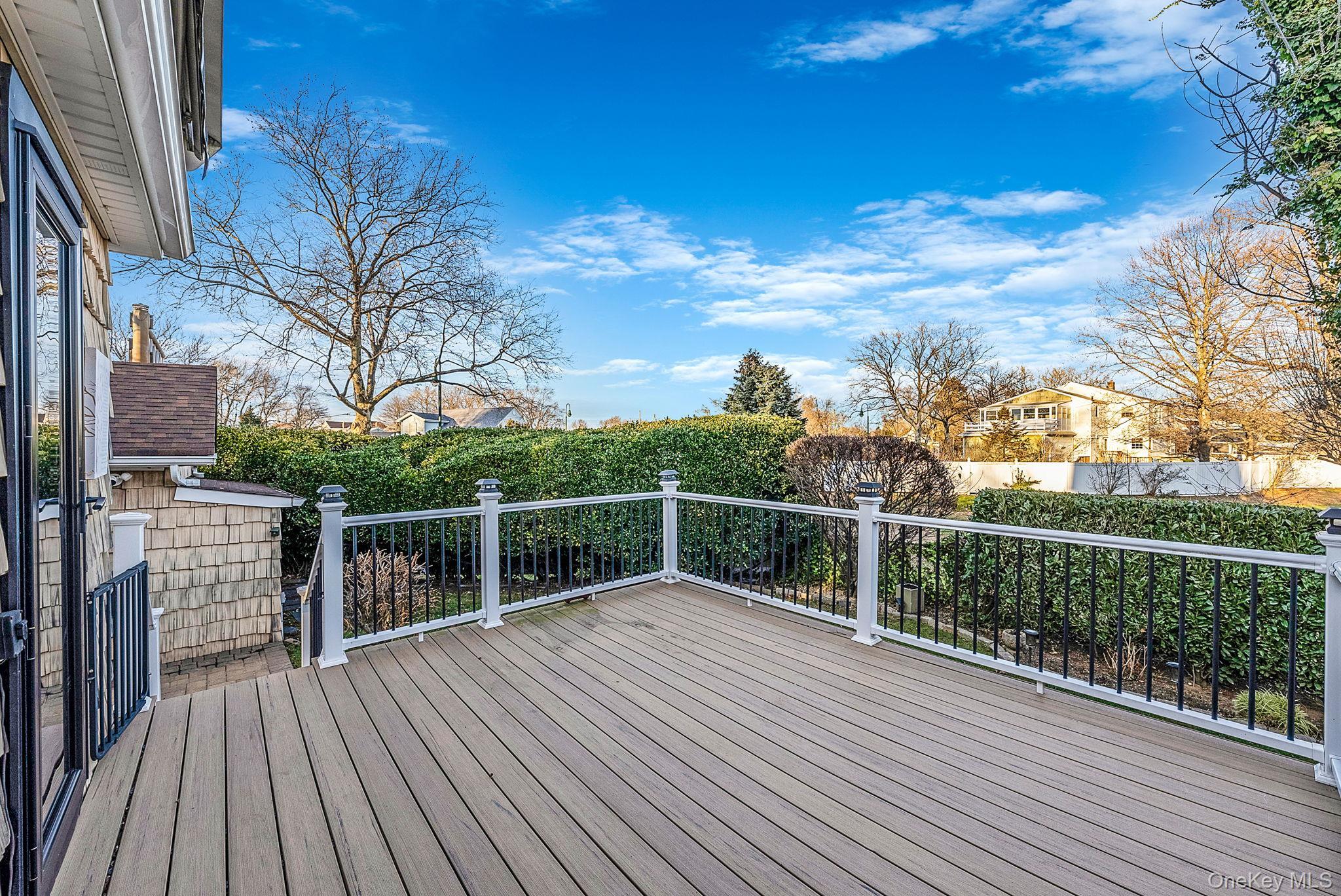 Single Family Everett Nassau County, NY 11563, MLS-1026908-12